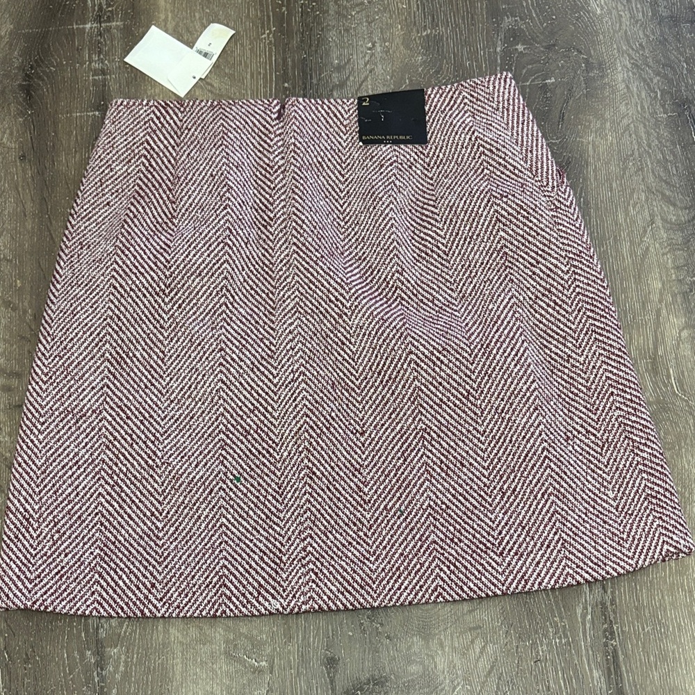 Banana Republic A-Line Skirt in Pink and White Chevron - Picture 2 of 7